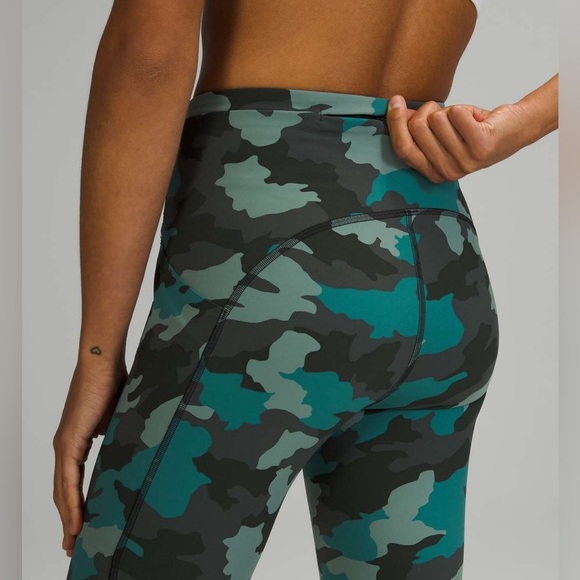 Lululemon Swift Speed High-Rise Tight 25"
Camo Tidewater Teal Size 2 - Picture 6 of 11